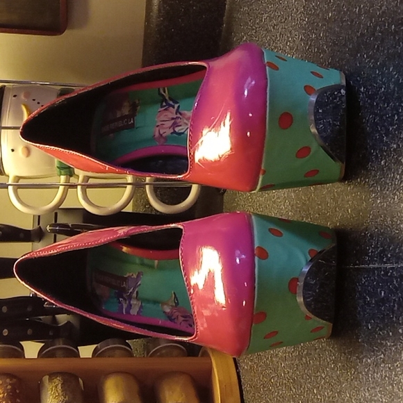 Hot Pink Platform heels by Shoe Republic - Picture 8 of 8